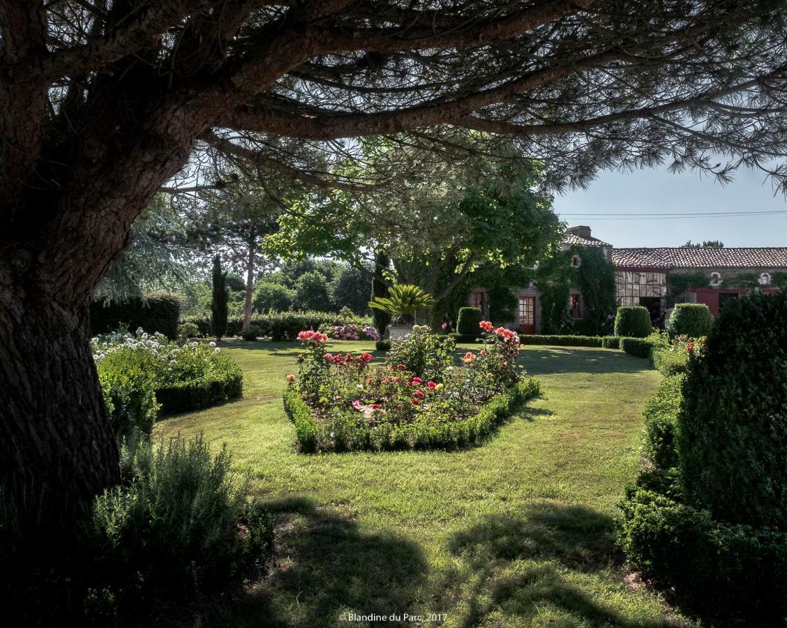 Gites De La Robliniere Landevieille Exteriér fotografie
